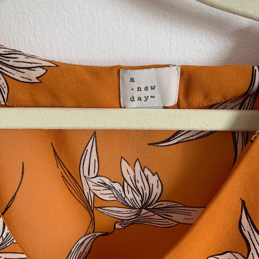 🌿 2/22$ 🌿  Fall Blouse 🍂 - Picture 3 of 4